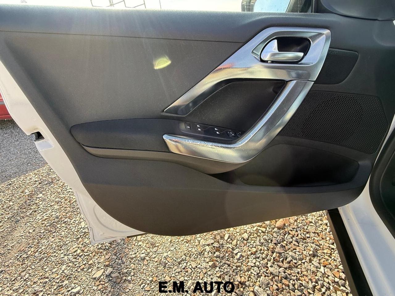 Peugeot 2008 1.6 e-HDi 92 CV Stop&Start Urban Cros