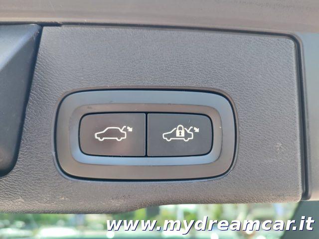 VOLVO XC60 B4 (d) AWD Geartronic Momentum Pro