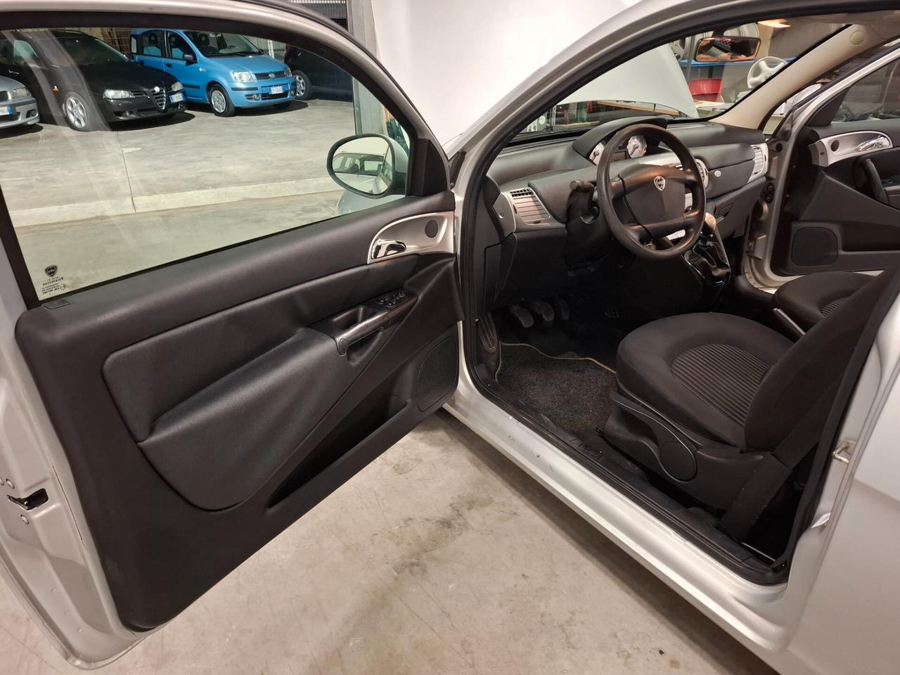 Lancia Ypsilon 1.2 Versus