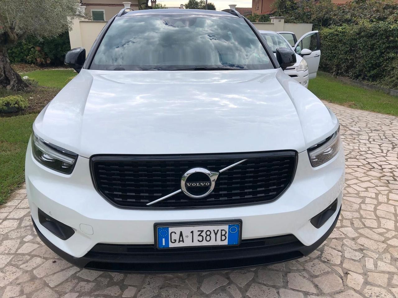 Volvo XC40 D3 Geartronic R-design UNICO PROPRIETARIO IVA DEDUCIBILE GARANZIA CONFORMGEST COMPLETA 12 MESI RINNOVABILE FINO A 60 MESI