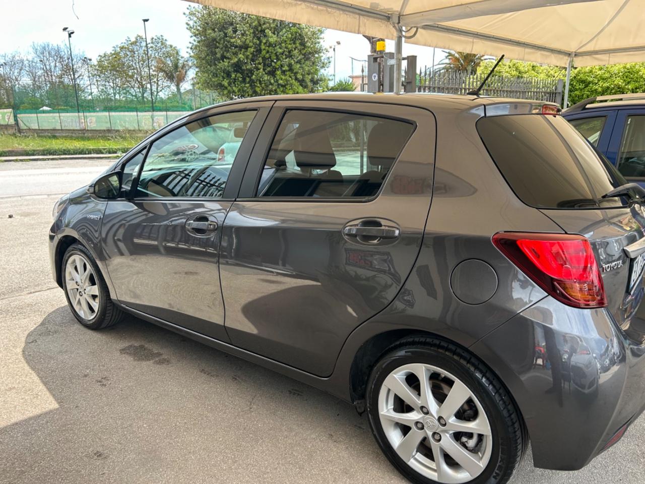Toyota Yaris 1.5 Hybrid 5 porte by Glamour