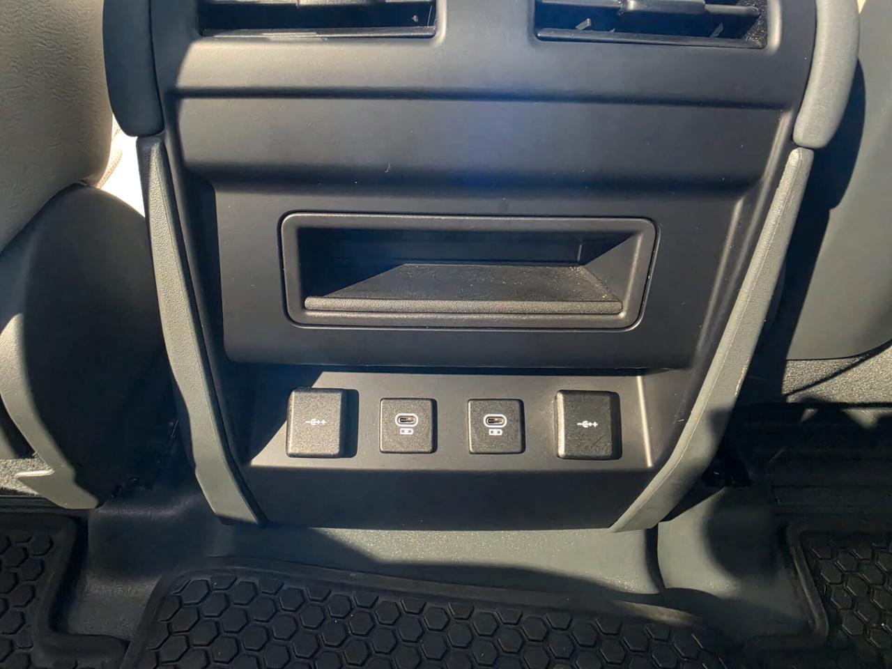 Land Rover Defender VII 110 3.0d i6 mhev SE awd 200cv