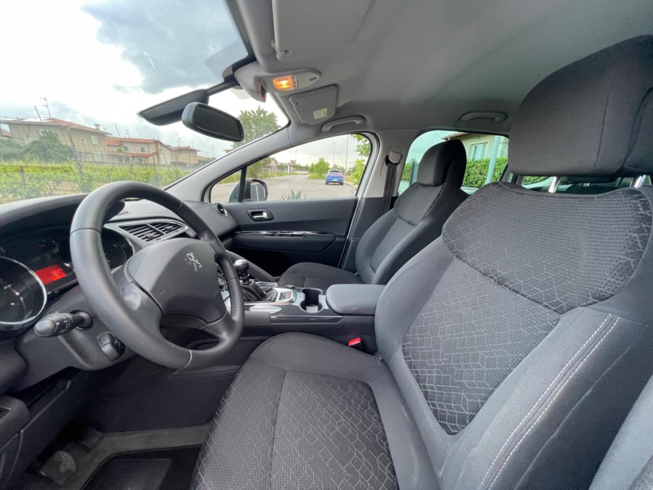 Peugeot 3008 1.6 HDi 115CV Access