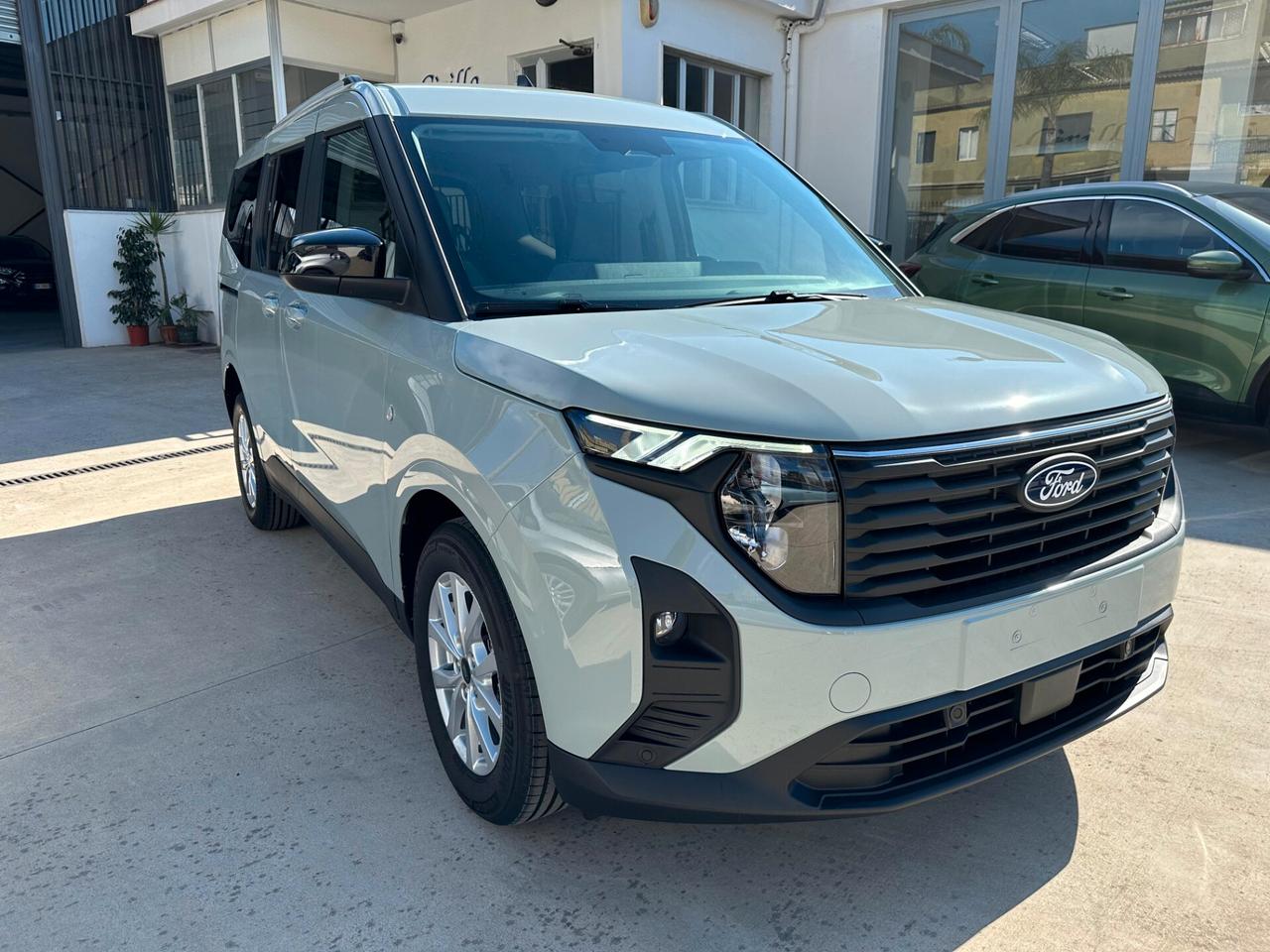 Ford Tourneo Courier 1.0 EcoBoost Titanium