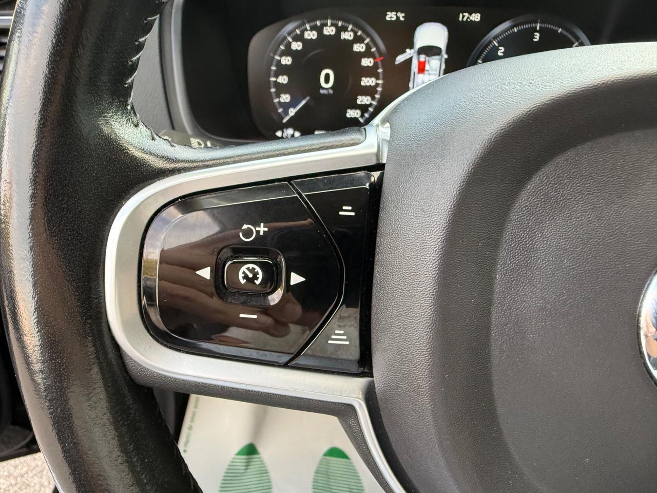 Volvo XC 90 B5 AWD Geartronic 7 posti Momentum Pro