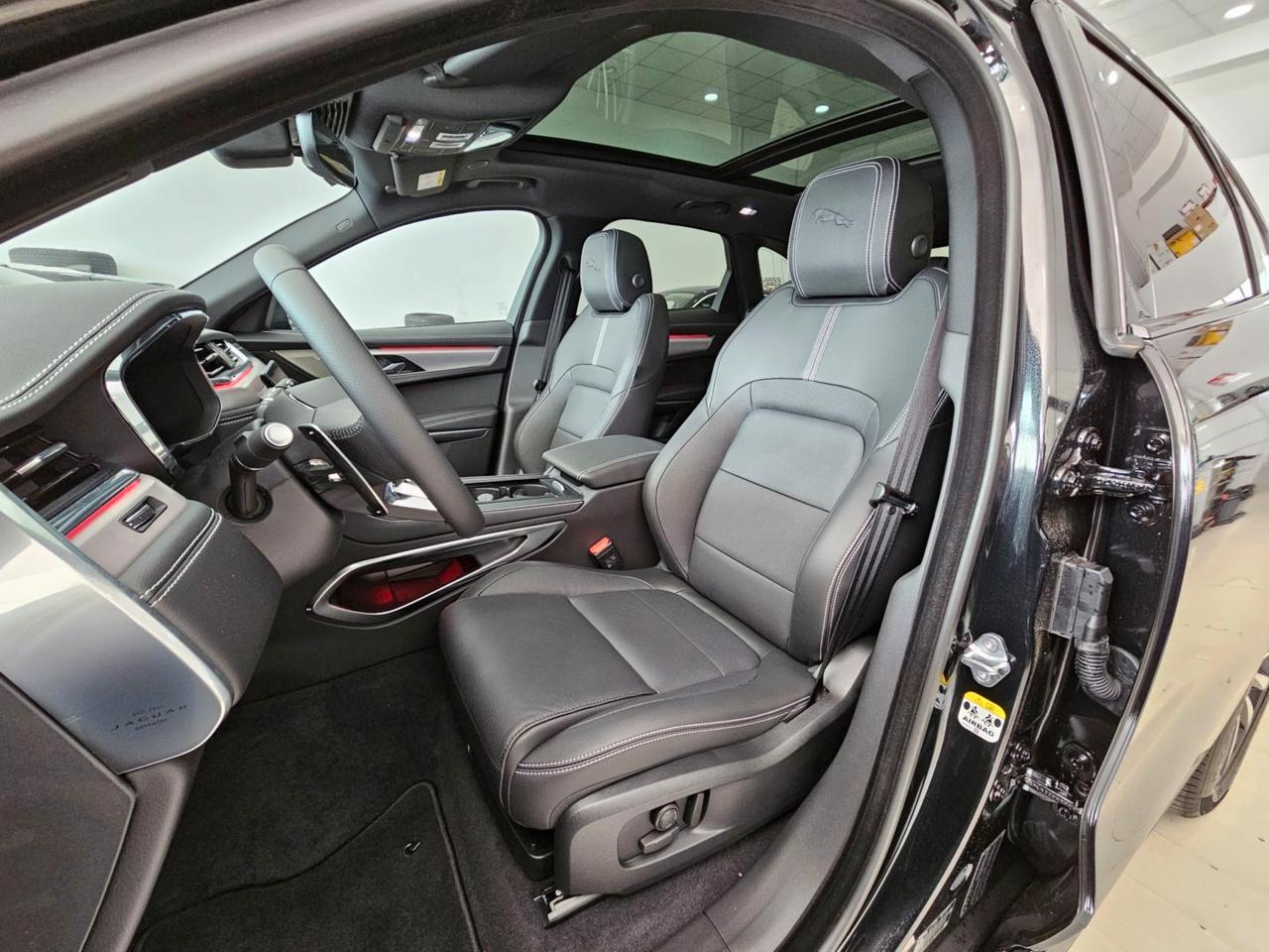 Jaguar F-Pace 2.0 D204 R-Dynamic SE awd auto camera