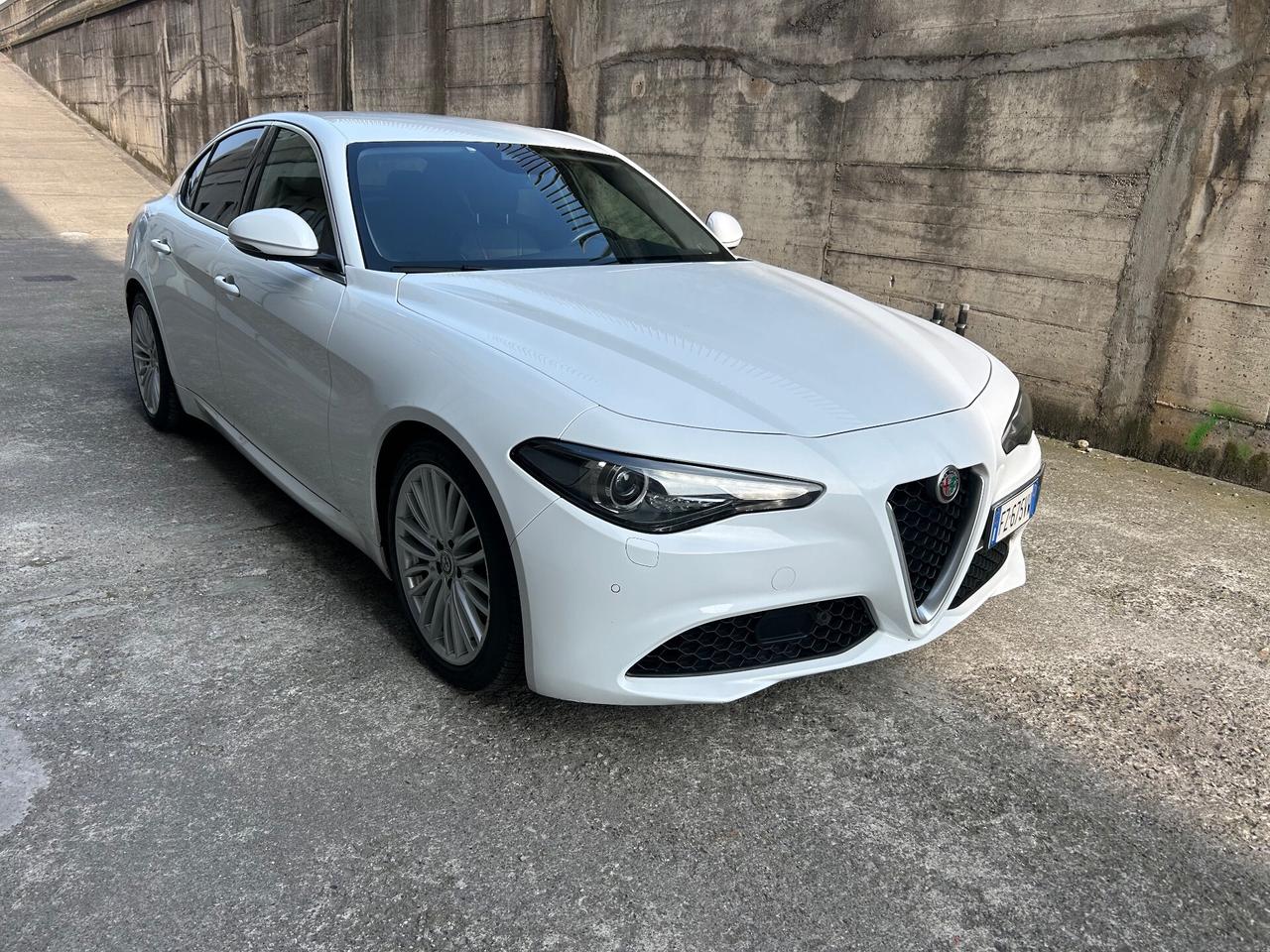 Alfa Romeo Giulia 2.2 Turbodiesel 180 CV AT8 Business Sport Launch Ed.