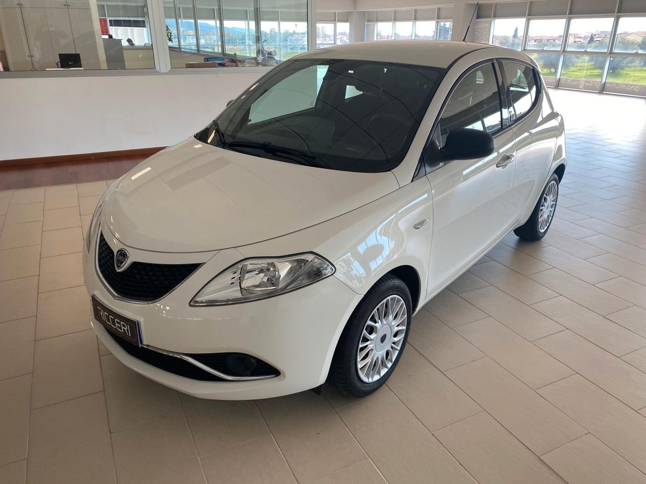 Lancia Ypsilon 1.2 69 CV 5 porte Silver