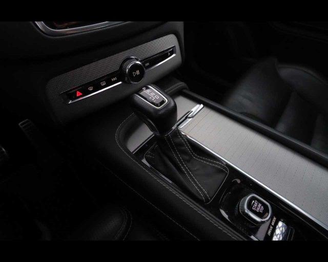 VOLVO XC90 D5 AWD Geartronic 7 posti R-design