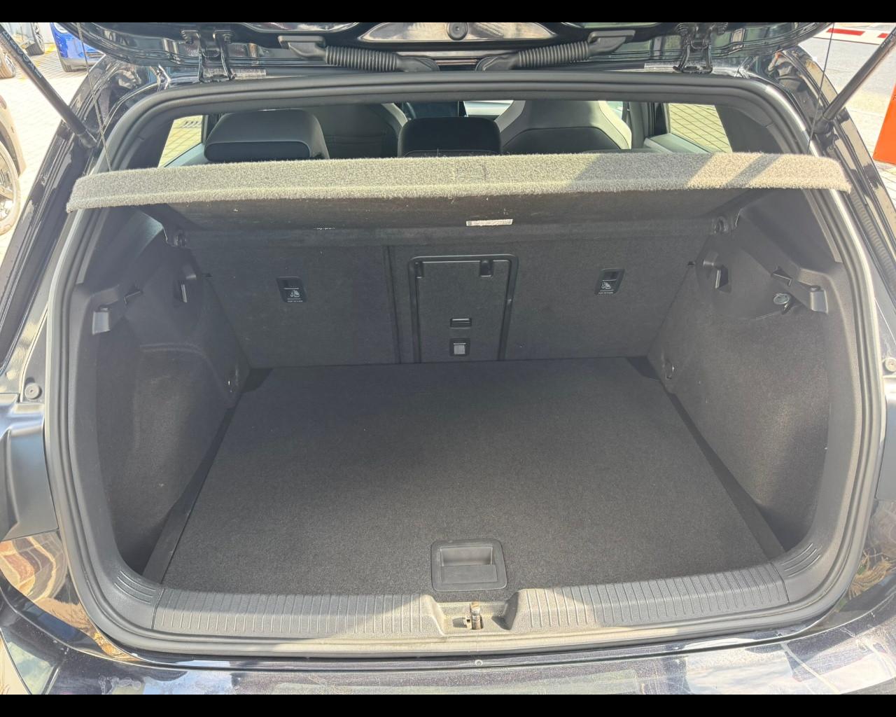 VOLKSWAGEN Golf 8ª serie - Golf 2.0 TDI 150 CV DSG SCR R-Line