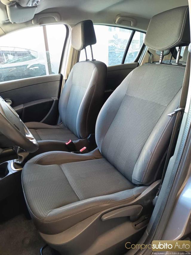 RENAULT Clio 1.2 16V 5 porte Confort