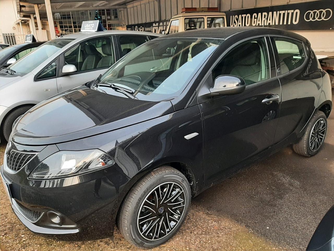 NOLEGGIO LANCIA YPSILON HYBRID