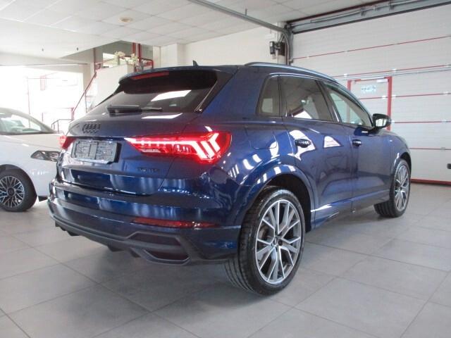 Audi Q3 SUV (35) Blackline 2.0 TDI 150CV S-Tronic