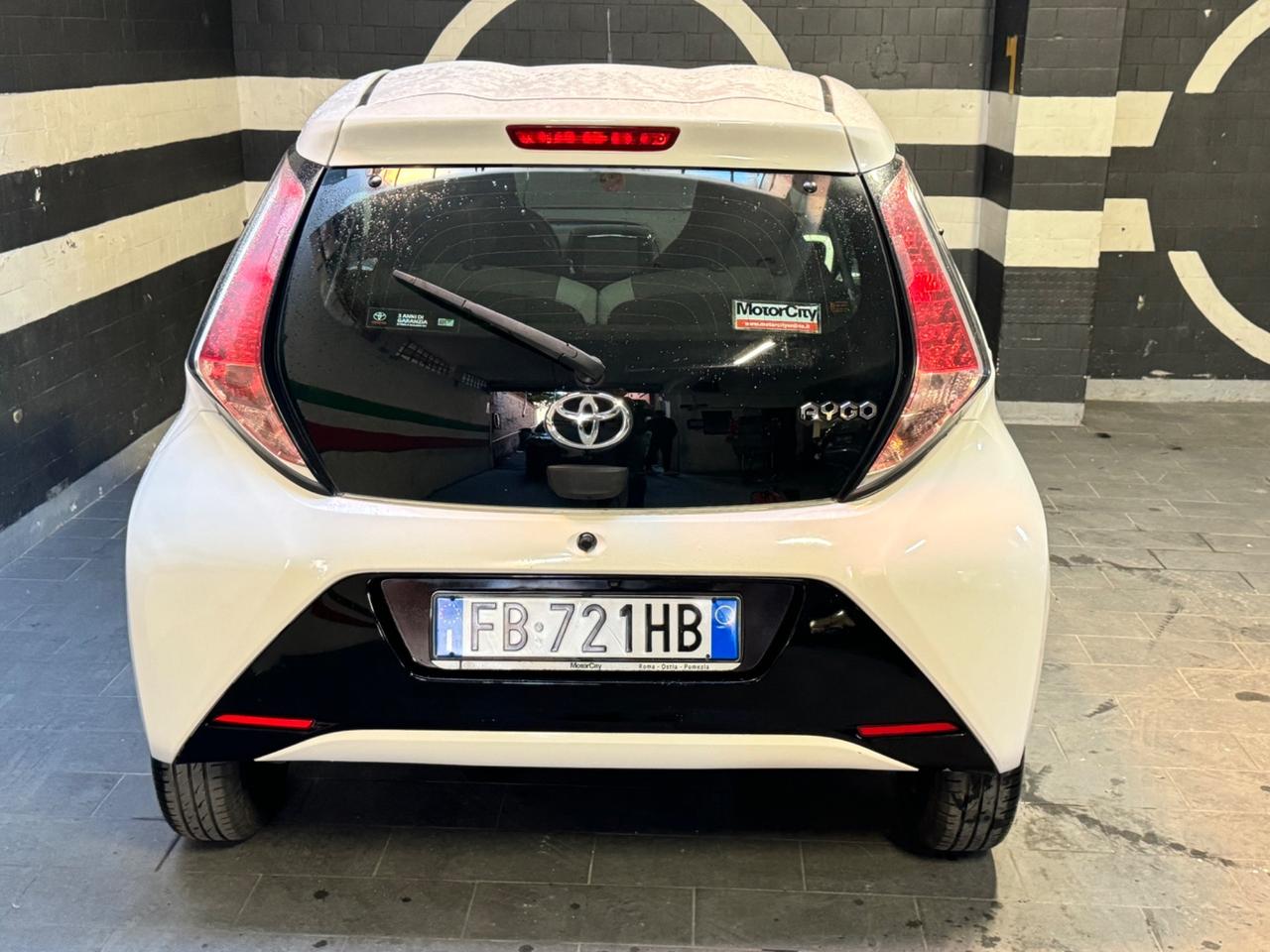 Toyota Aygo 1.0 VVT-i 69 CV 5 porte x-black Tss