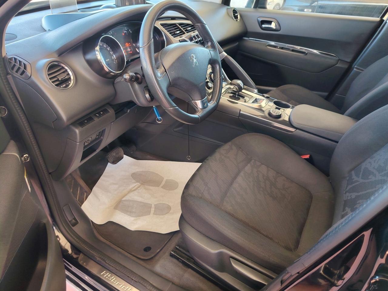 Peugeot 3008 HYbrid4 diesel full opt.