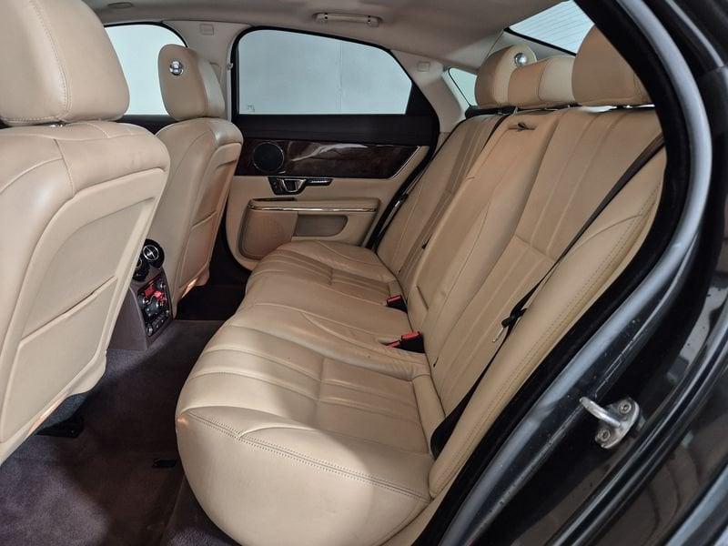 Jaguar XJ 3.0d V6 Portfolio auto my13
