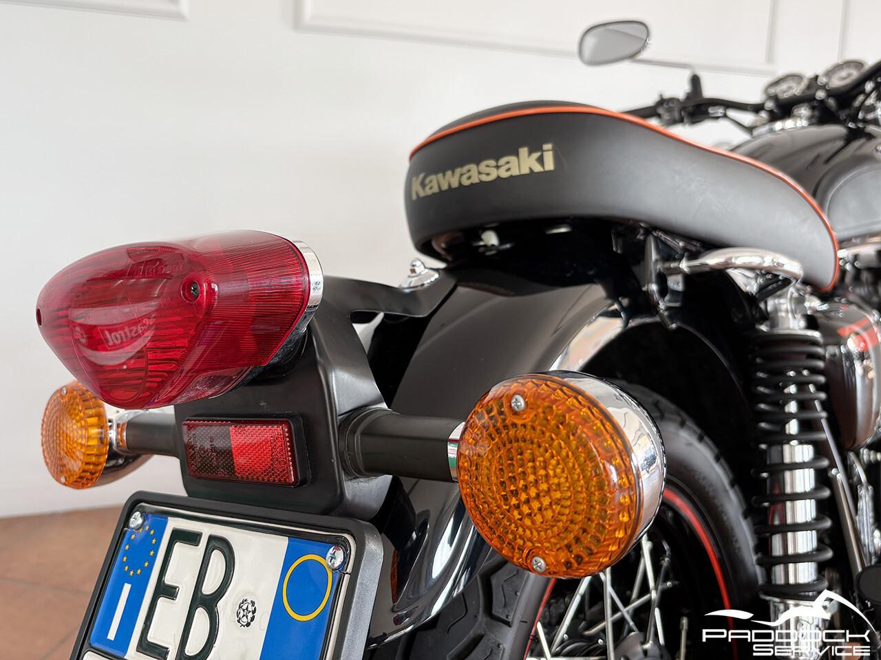 Kawasaki W 800 Special Edition Candy Cardinal Red