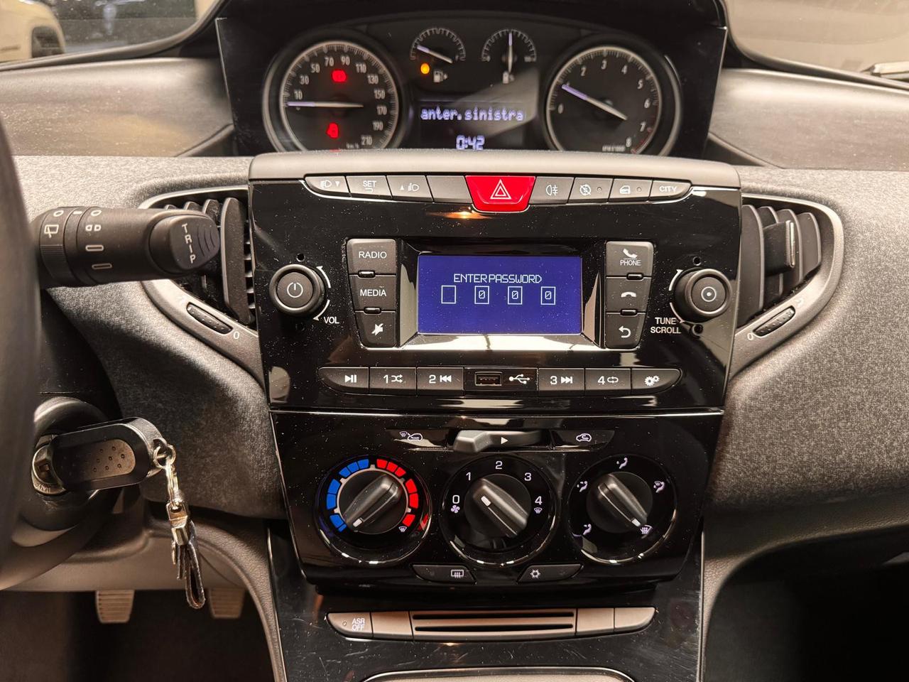 LANCIA Ypsilon III 2021 - Ypsilon 1.0 firefly hybrid Silver s&s 70cv