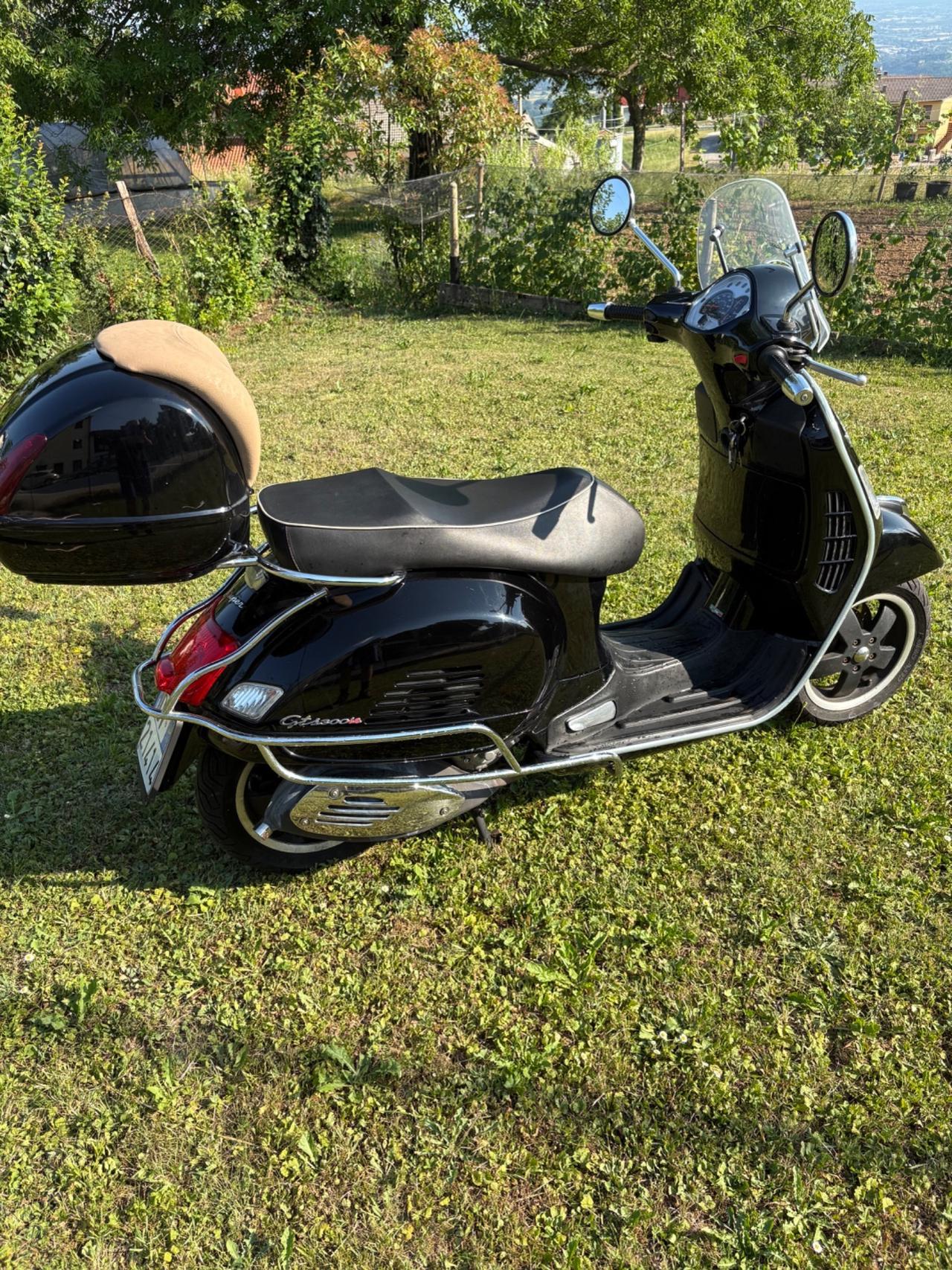 Piaggio Vespa 300 GTS - 2010