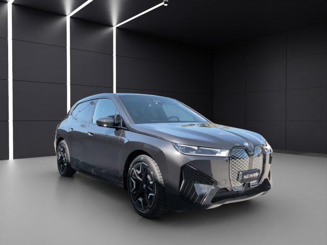 BMW iX xDrive40 Pacchetto Sportivo