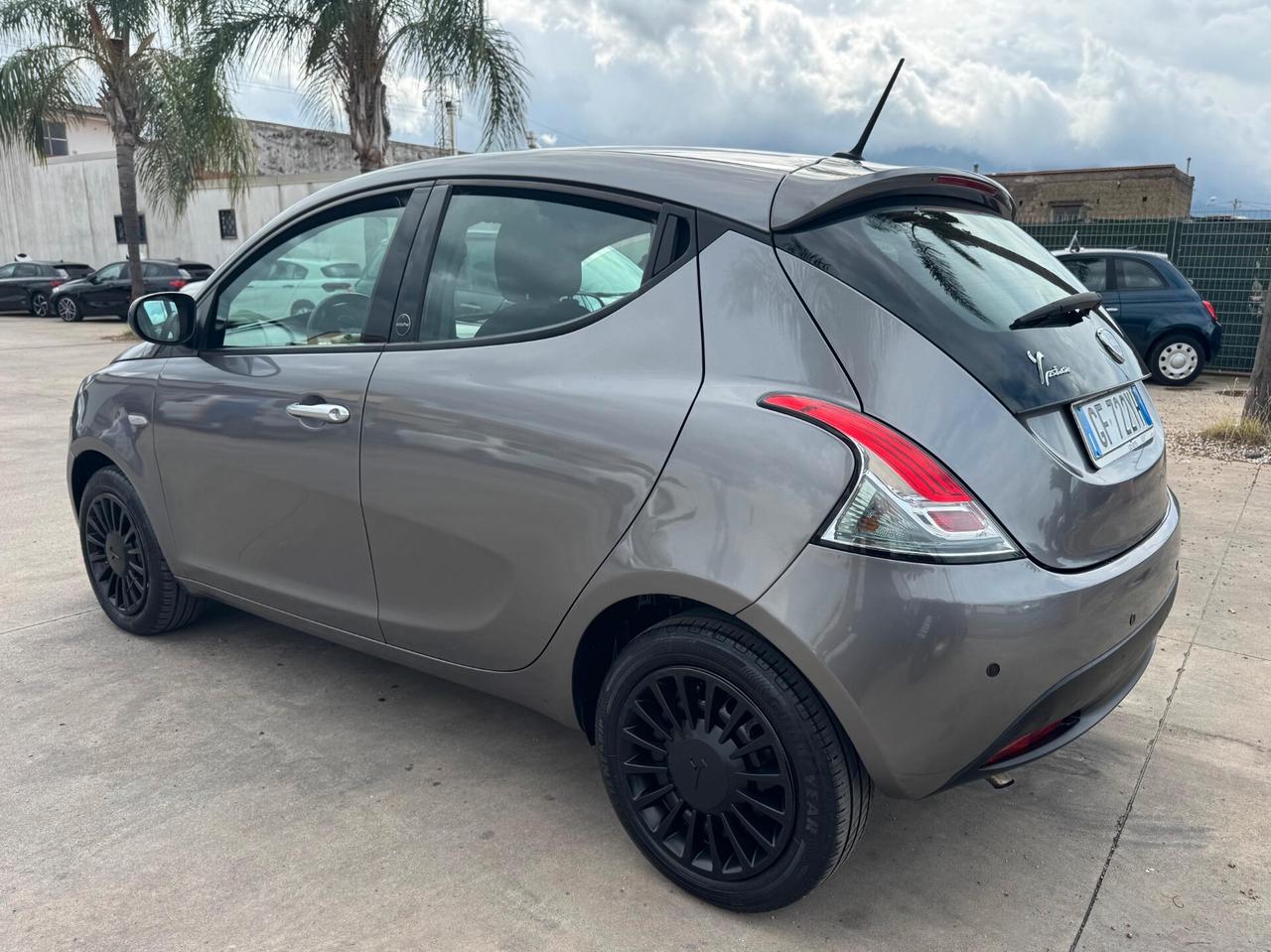 Lancia Y Gold 1.0 FireFly 70cv S&S Hybrid 2021