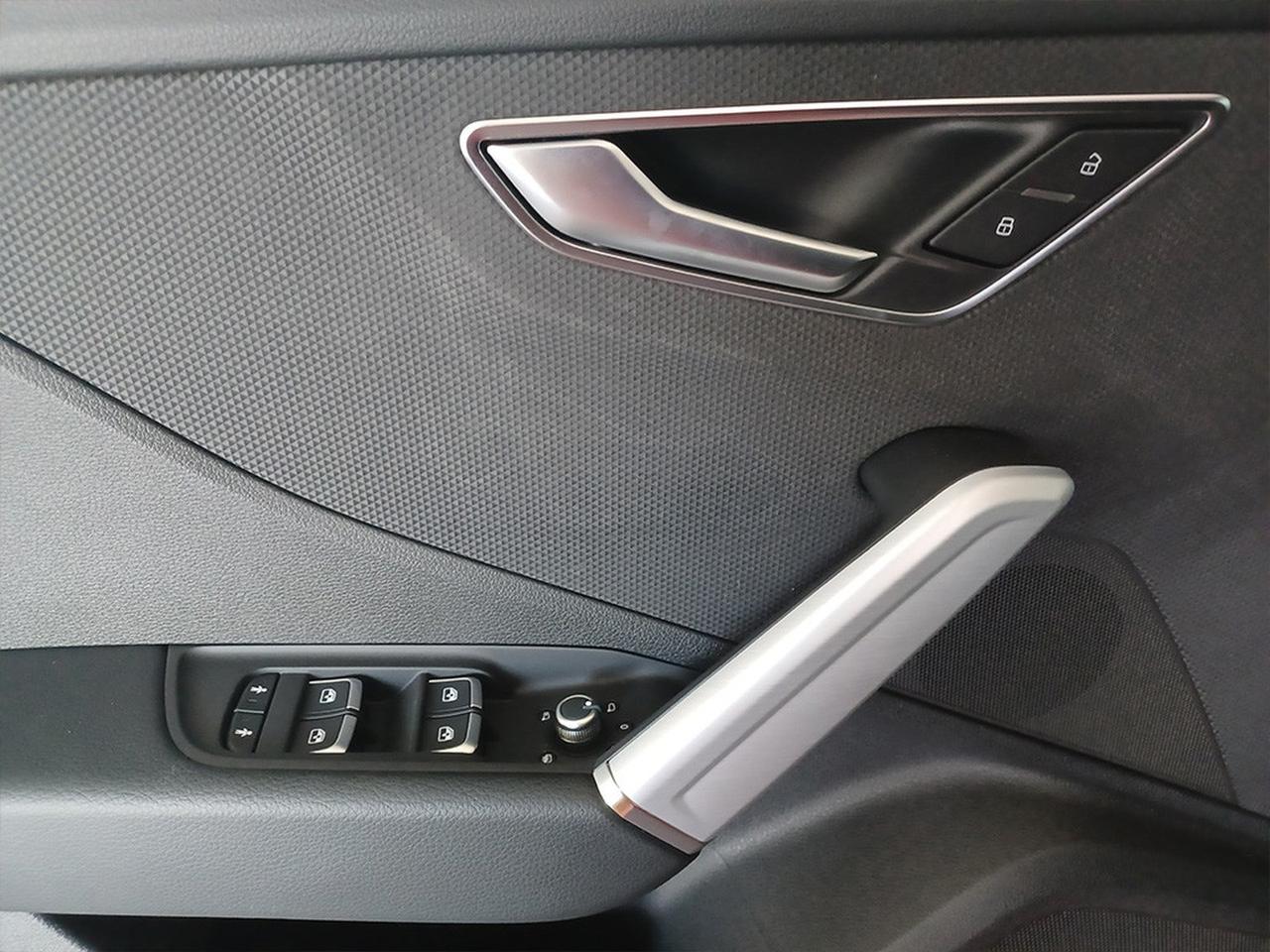 Audi Q2 35 1.5 tfsi identity black s-tronic