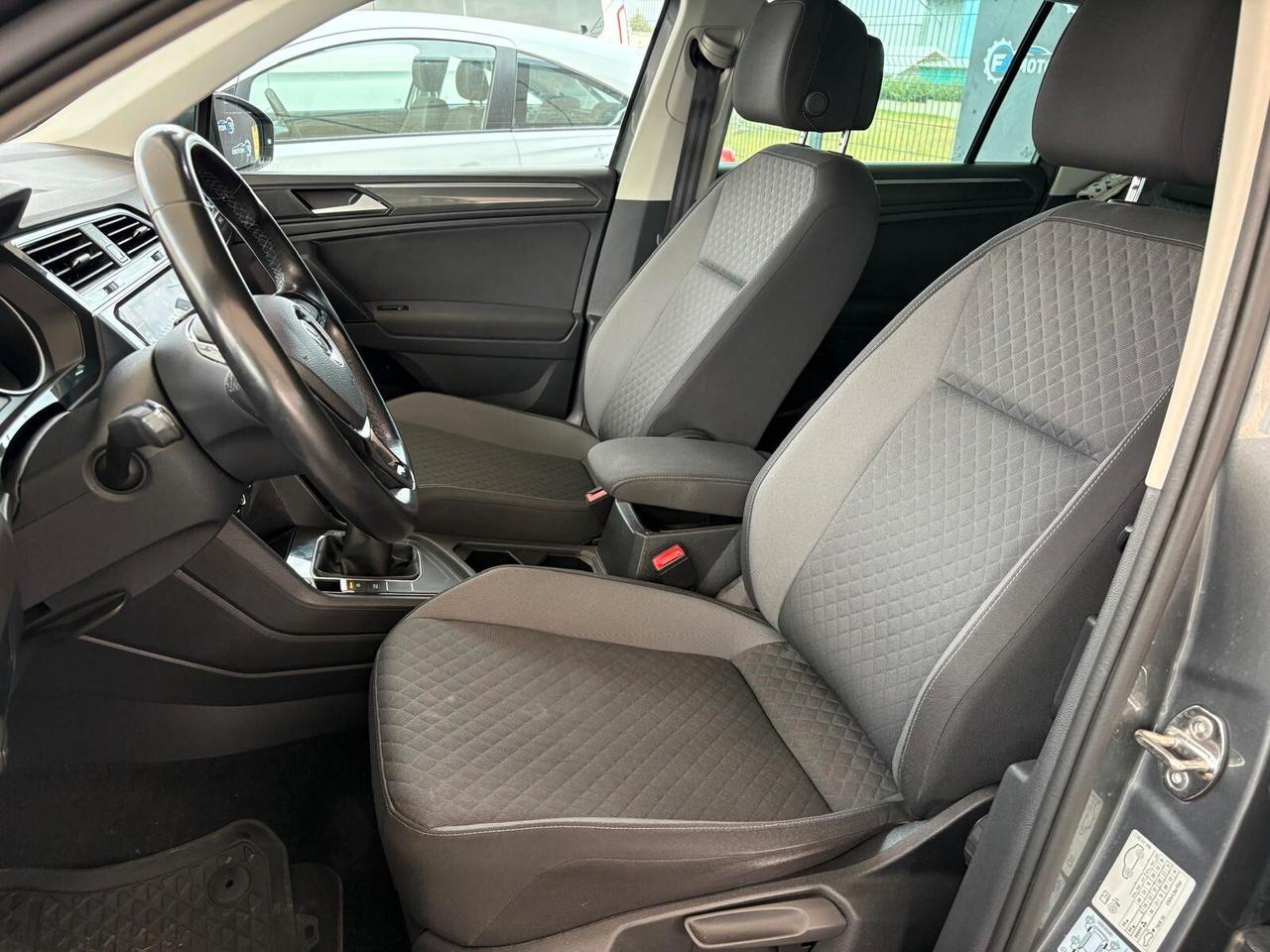 Volkswagen Tiguan - 1.6 TDI - R-LINE