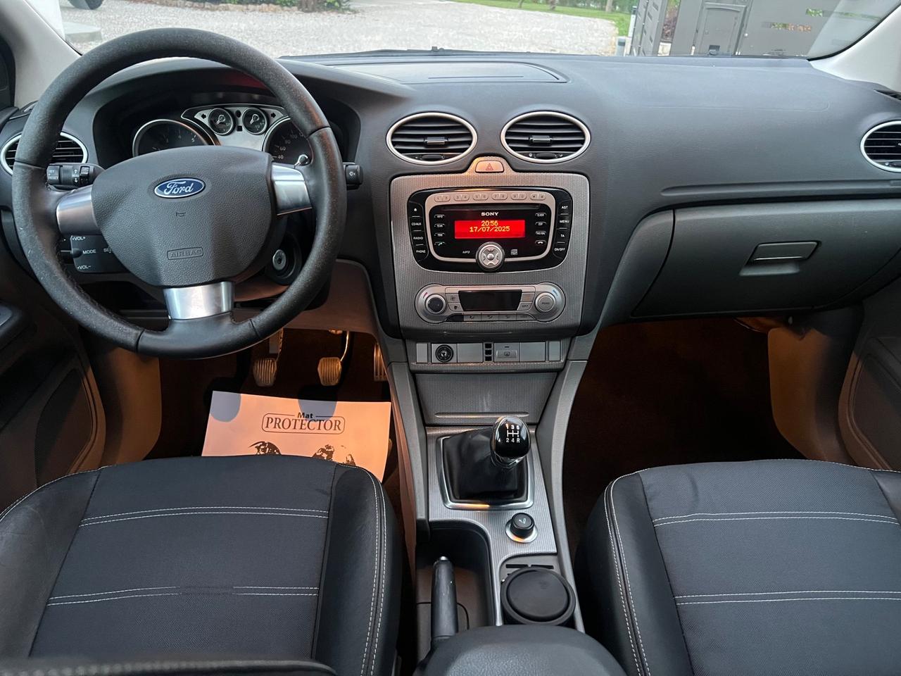 Ford Focus 2000 gpl titanium