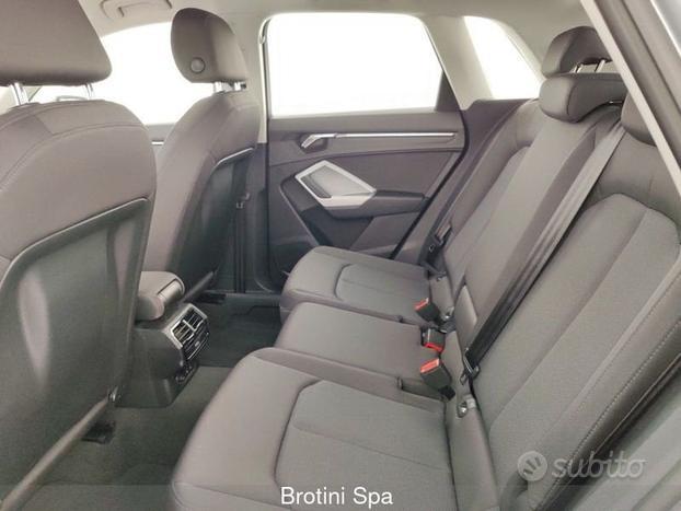 Audi Q3 35 TFSI Business Advanced S tronic