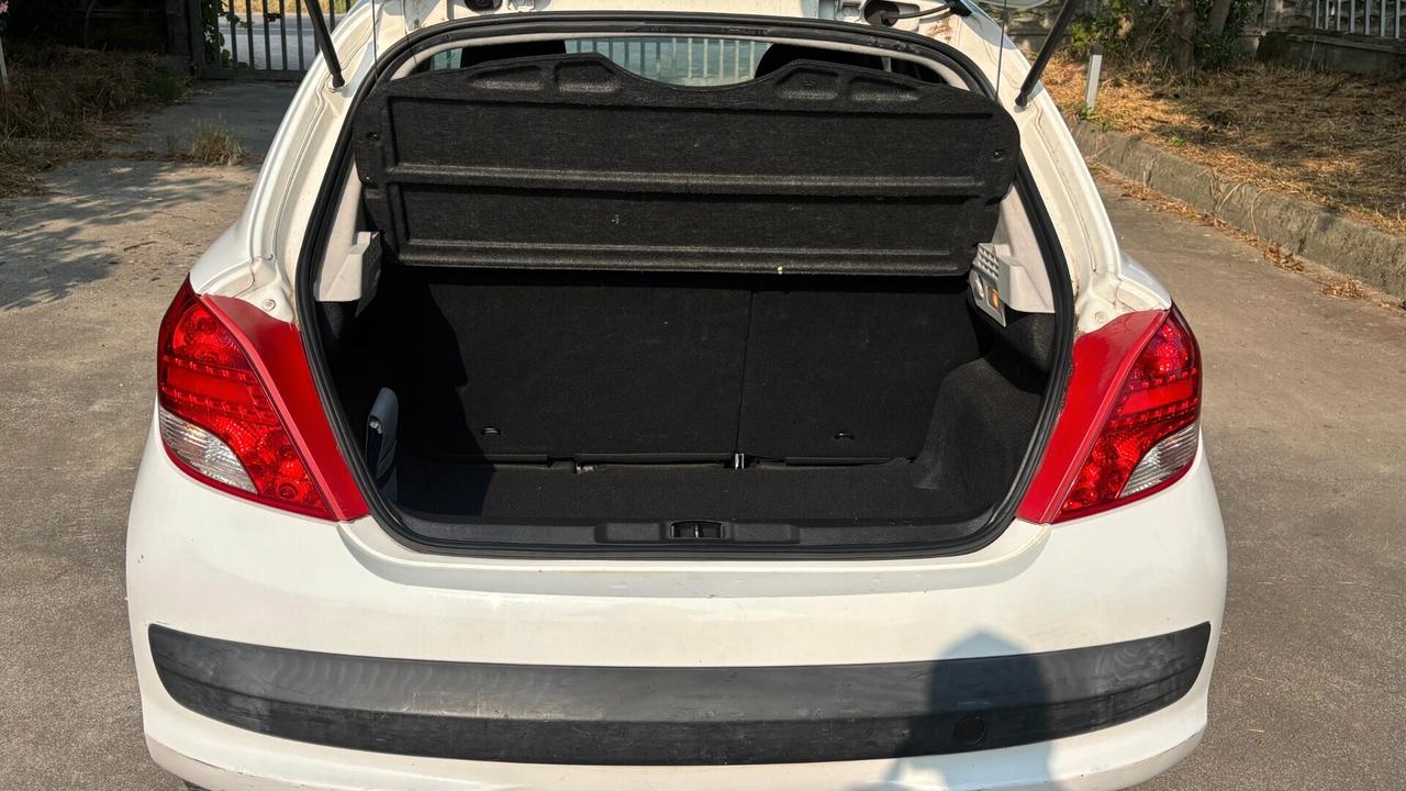 Peugeot 207 1.4 diesel 70CV 5p.ottima per nuovi patentati
