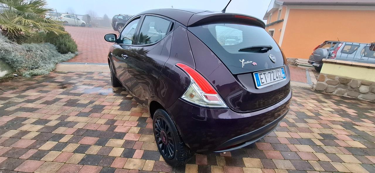 Lancia Ypsilon 1.2 69 CV 5 porte S&S Silver