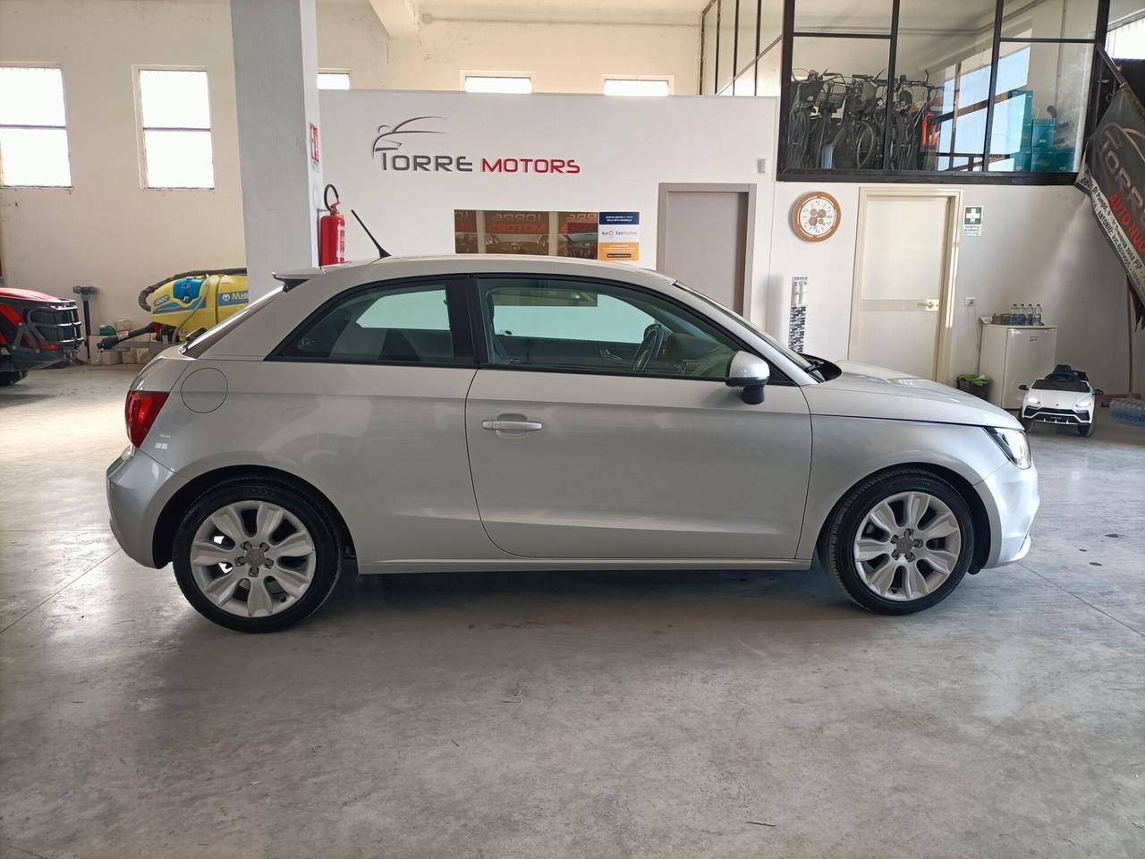 Audi A1 1.6 TDI 105 CV Attraction 07/2011
