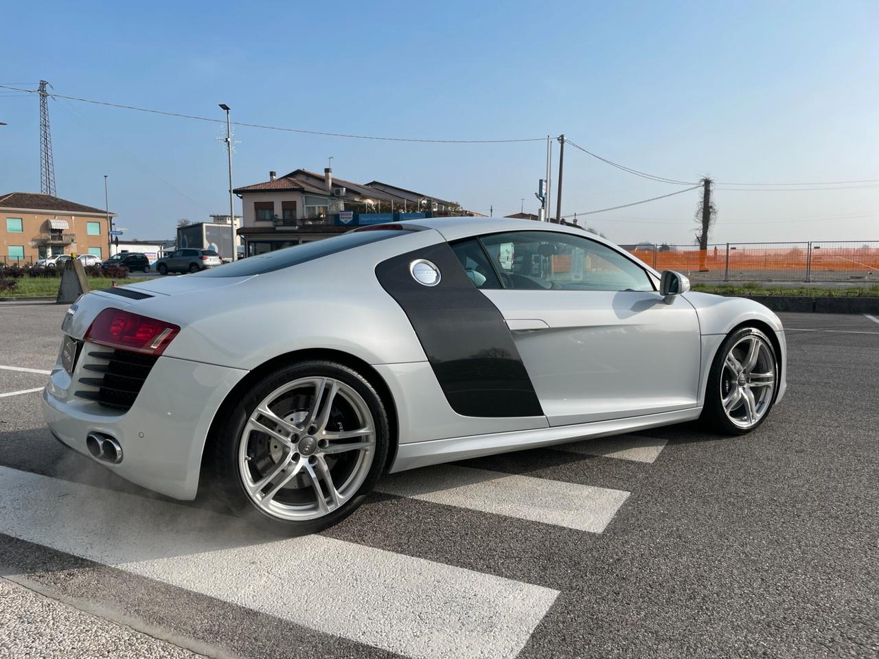 Audi R8 4.2 V8 FSI quattro