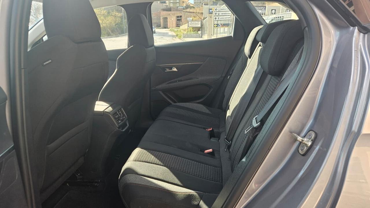 Peugeot 3008 BlueHDi 130 S&S Allure