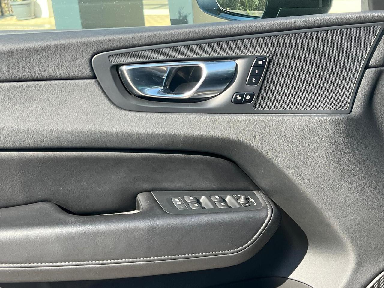 Volvo XC 60 Plus Dark