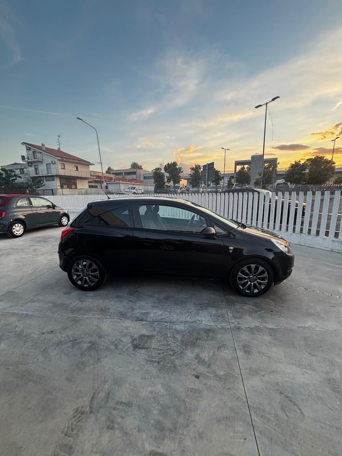 Opel Corsa 1.2 80CV 3 porte GPL-TECH Club