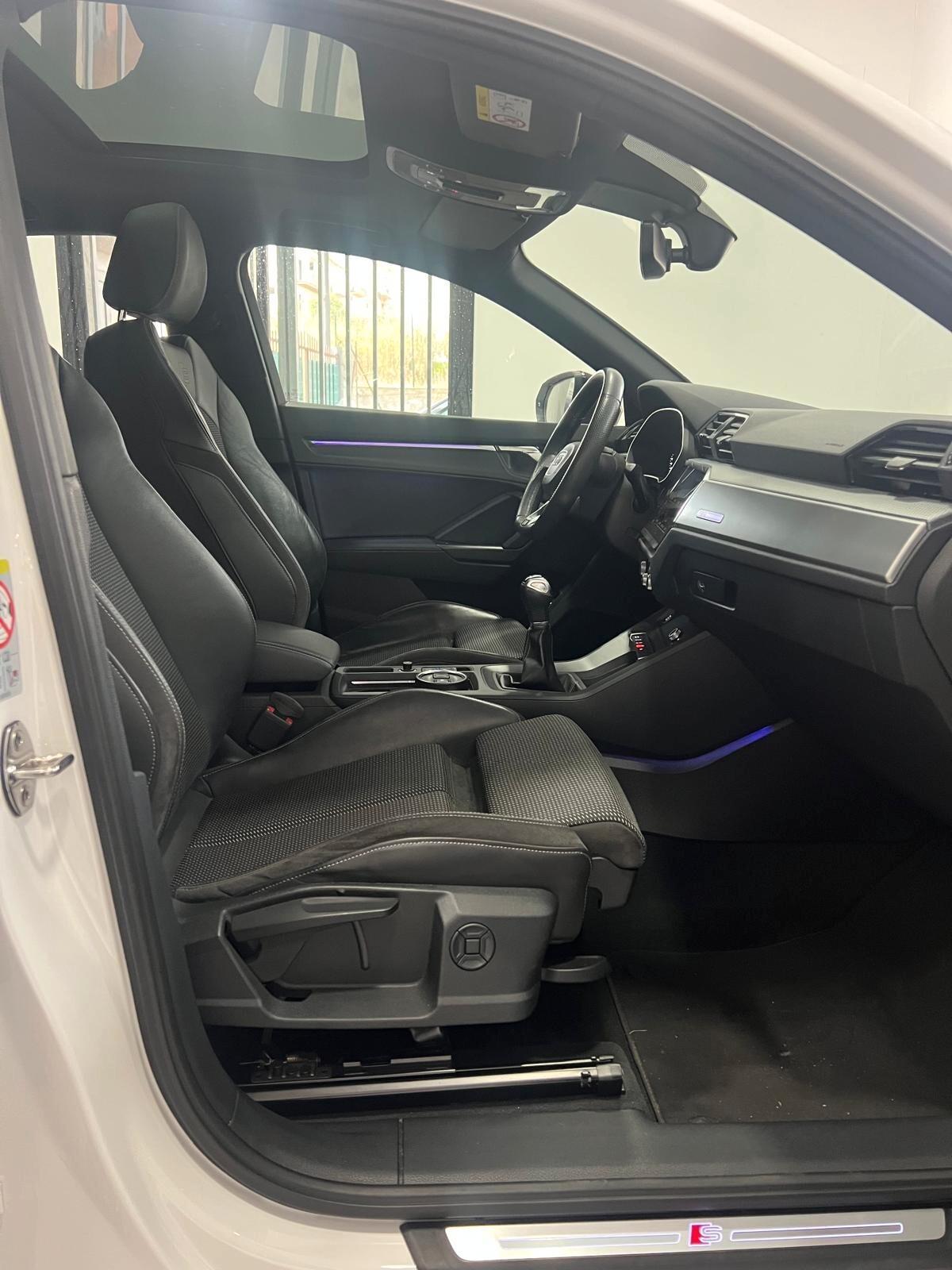 Audi Q3 35 TDI Identity Black