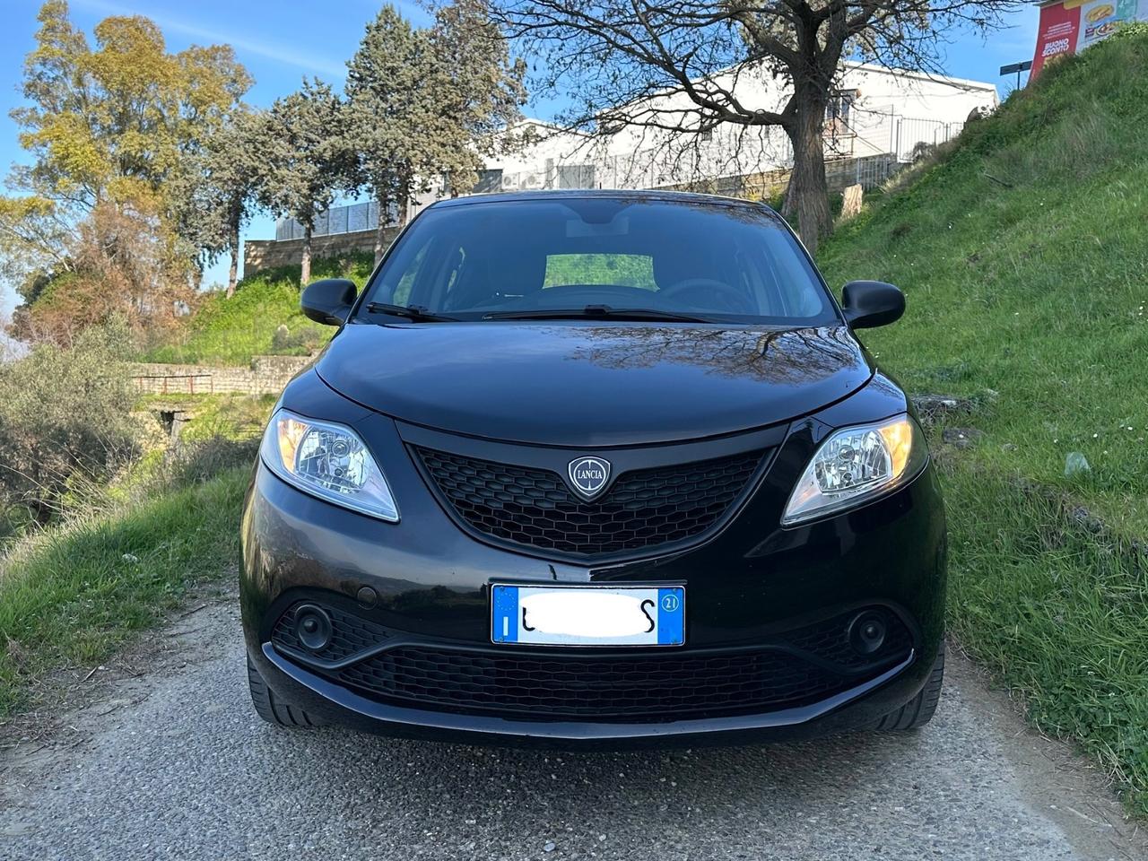 Lancia Ypsilon 1.0 FireFly 5 porte S&S Hybrid Ecochic Silver