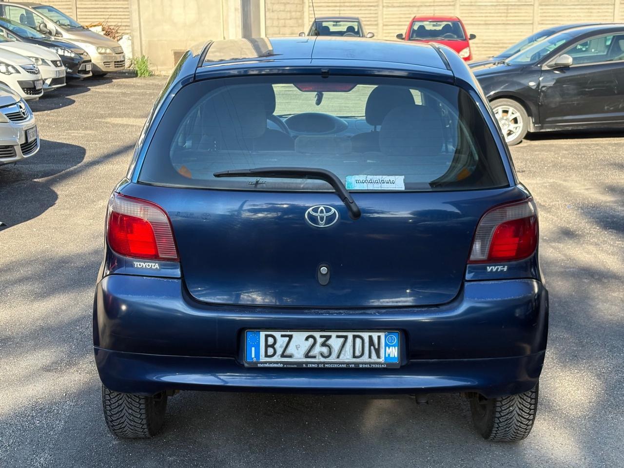 Toyota Yaris 1.0i 16V cat 5 porte Sol