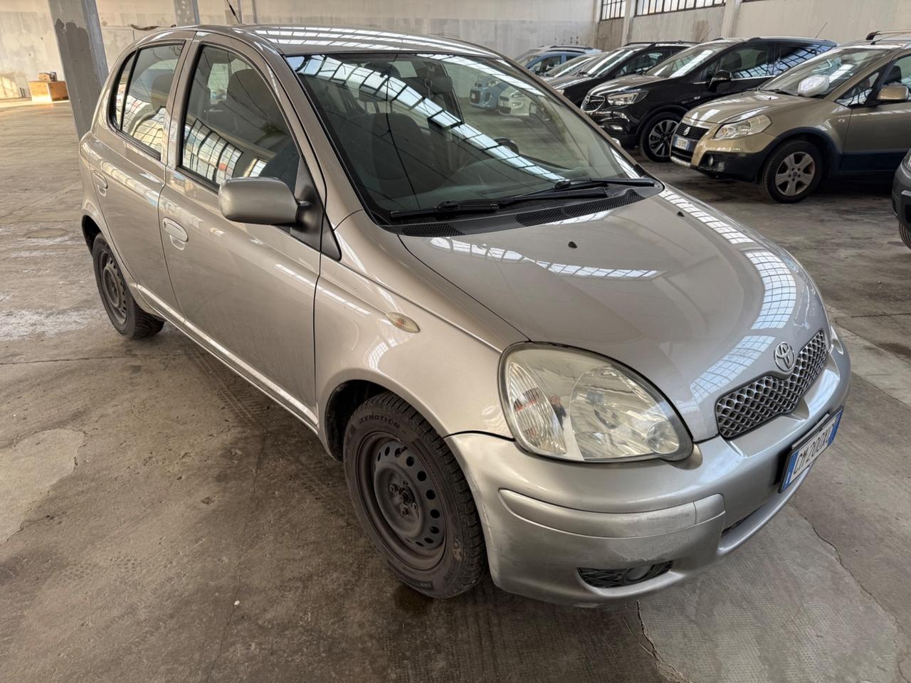 Toyota Yaris 1.3i 16V cat 5 porte Sol NEOPATENTATI