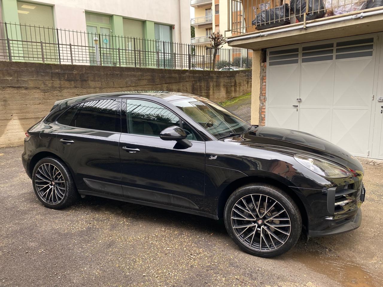 Porsche Macan 2.0 tetto panoramico 245 cv