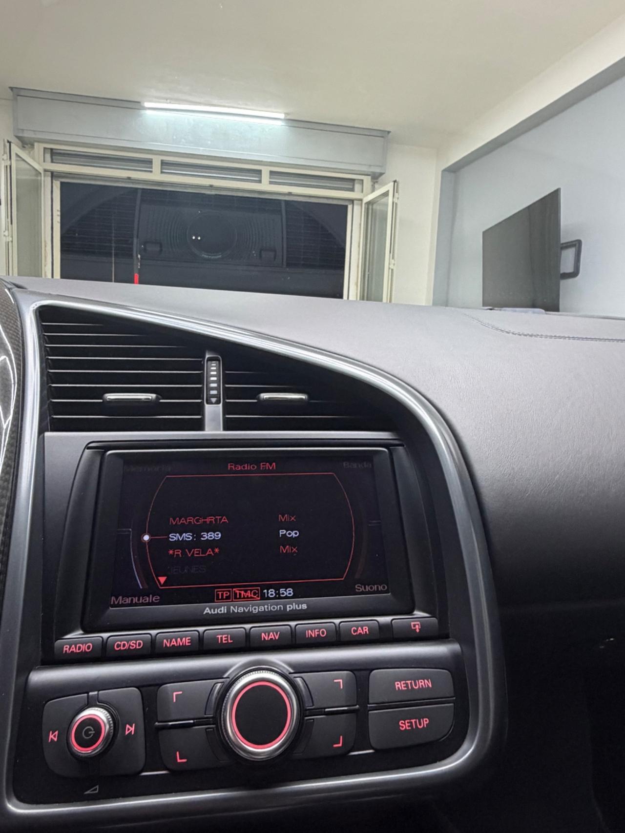 Audi R8 4.2 V8 FSI quattro R tronic