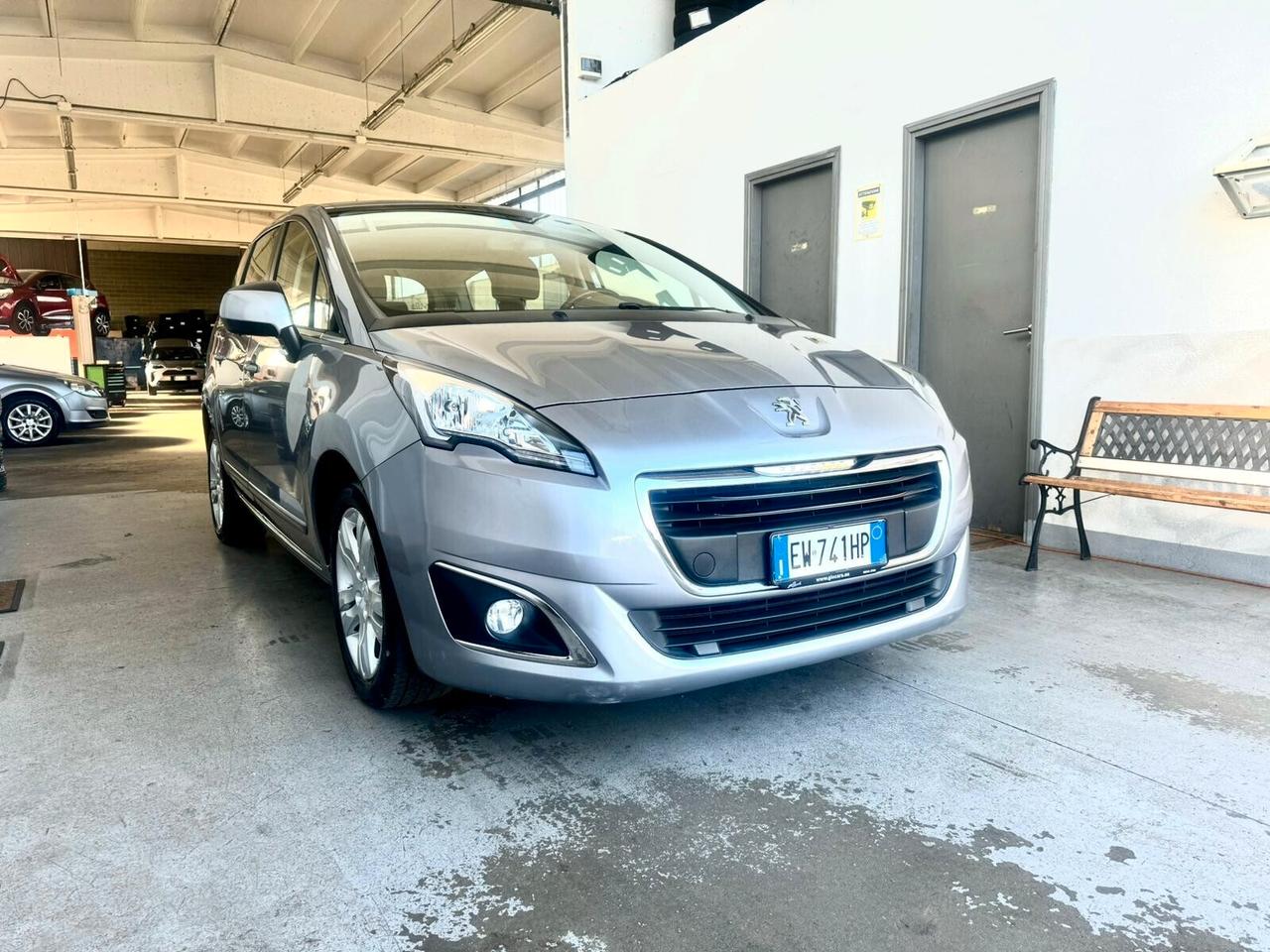 Peugeot 5008 1.6 HDi 115CV Allure 7 Posti