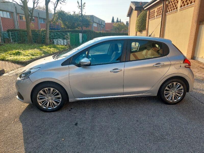Peugeot 208 Euro 6B 1.2 Benzina 82cv 5 porte Allure OK Neopatentati