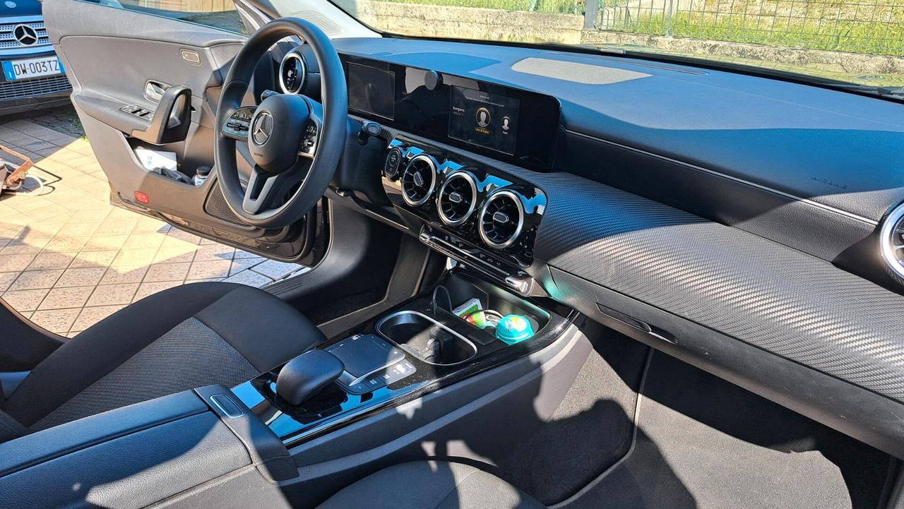 Mercedes-benz CLA 180 Automatic Shooting Brake Executive