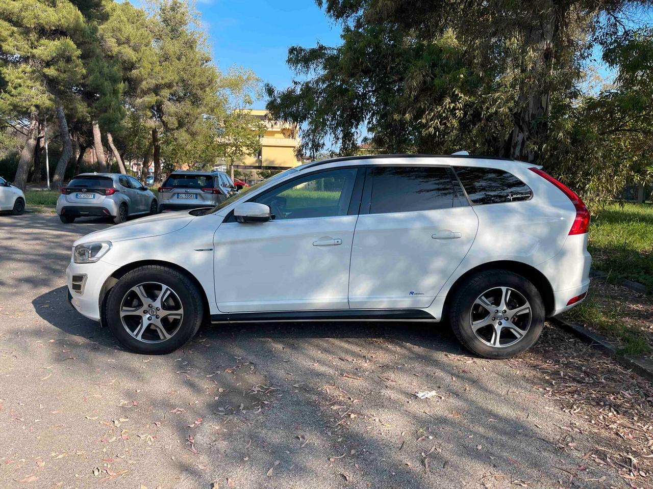 Volvo XC 60 XC60 D5 AWD Geartronic R-design Automatica Apple Car Android