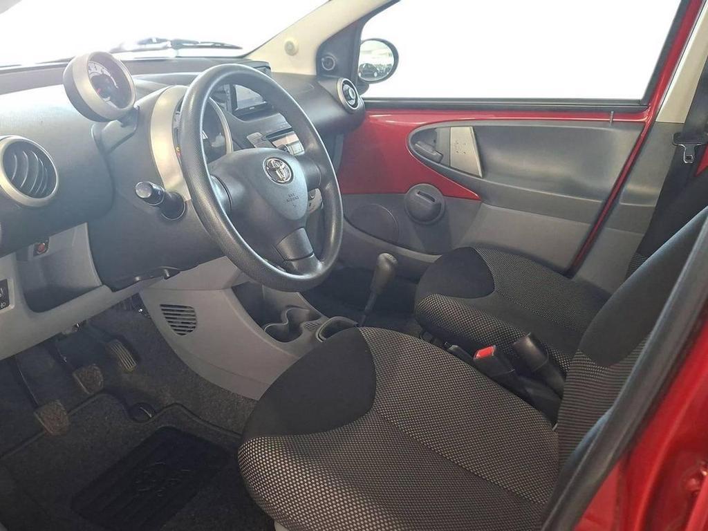 Toyota Aygo 5 Porte 1.0 VVT-i Sol Connect Red Edition