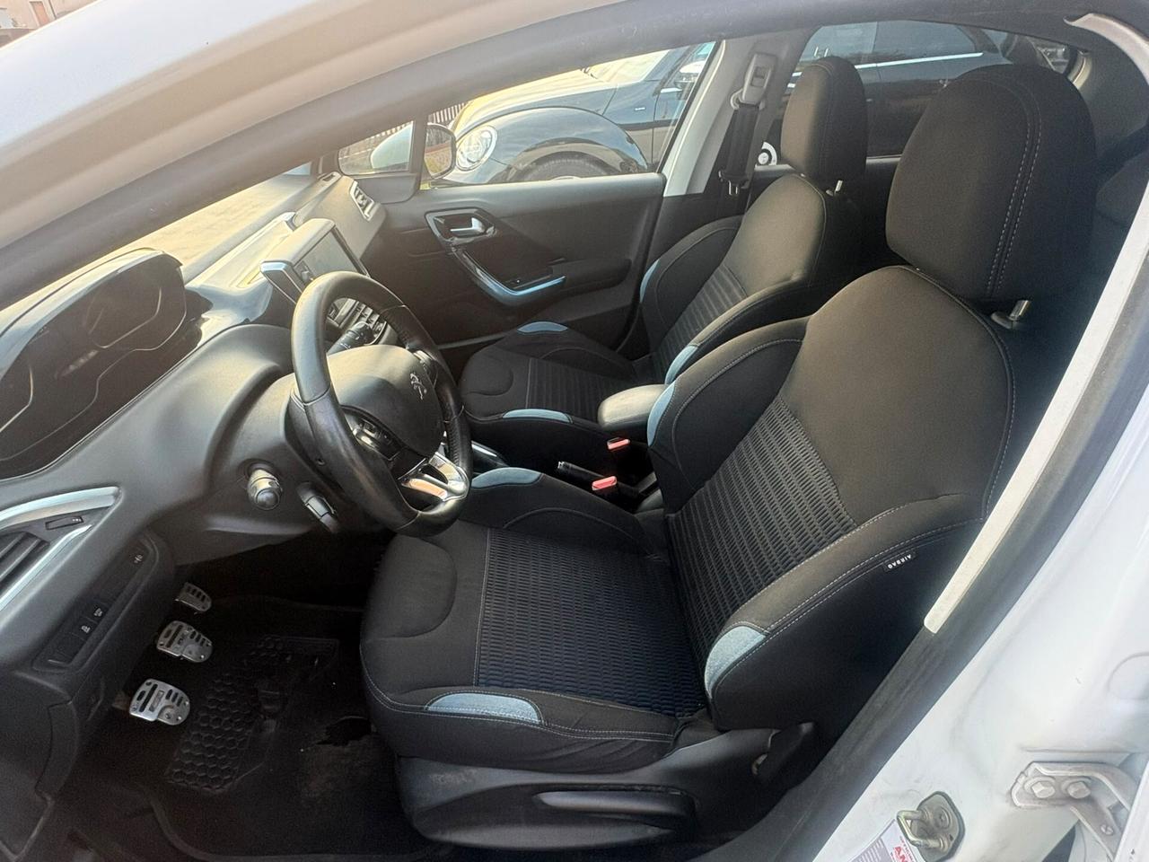 Peugeot 208 1.6 e-HDi 92 CV Stop&Start 5 porte Allure