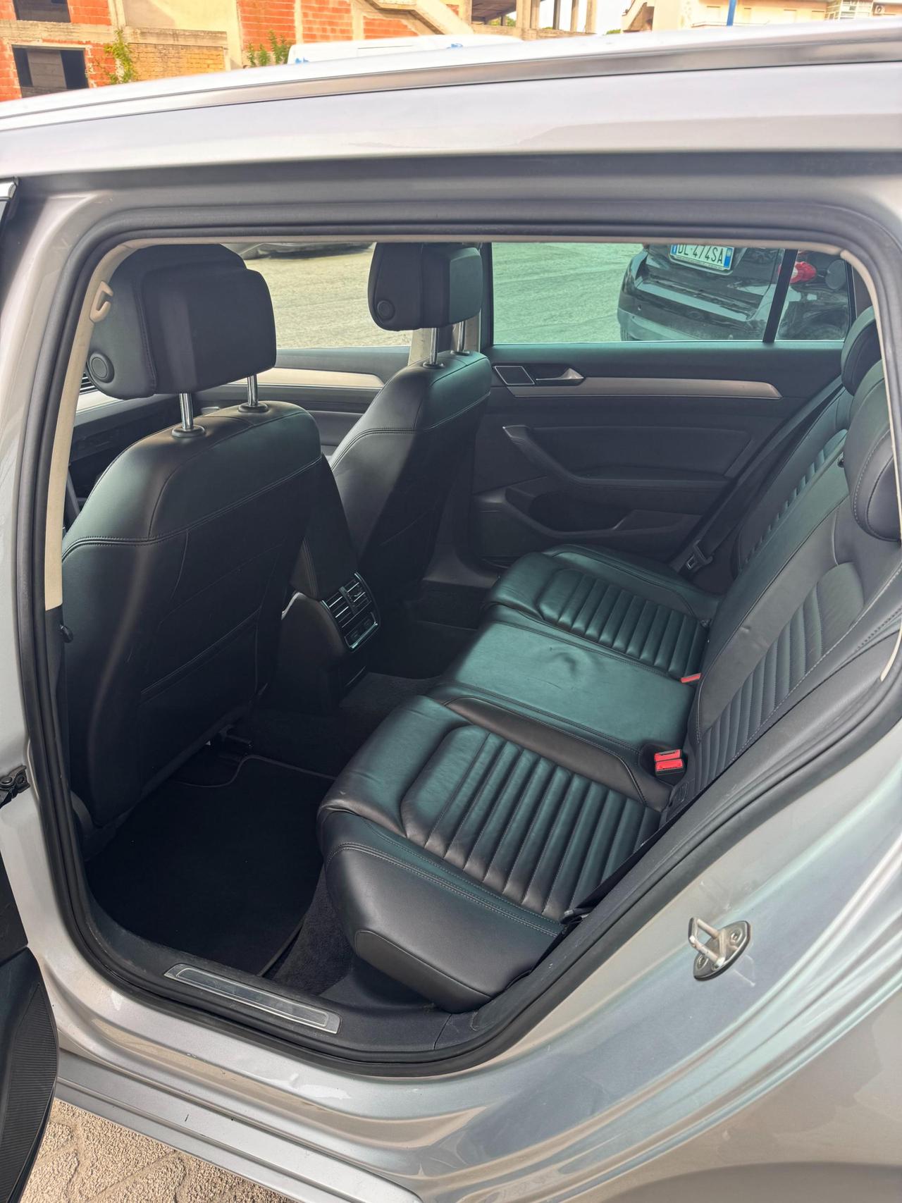 VOLKSWAGEN PASSAT Variant 2.0 tdi Highline 150cv dsg