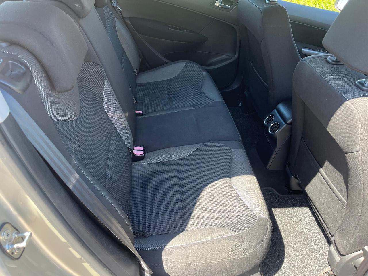 Peugeot 308 1.6 HDi 110CV 5p. Féline (6 Marce)